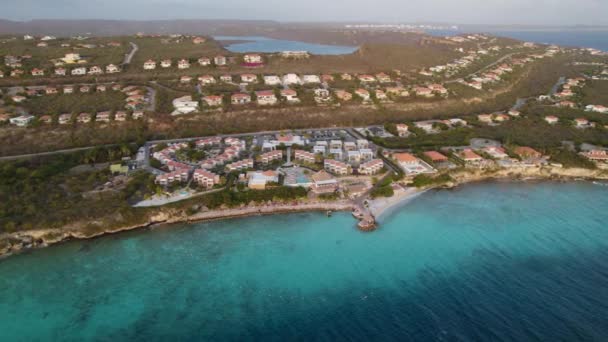 Aerial Establishing Shot Big Resort Tropical Island — Vídeo de Stock