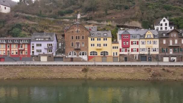 Static Shot River Banks Beautiful Old Houses Typical Facades Incredibly — Vídeo de stock