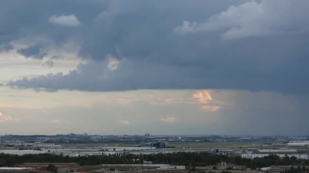 Time Lapse Dark Storm Clouds Passing Gloomy Toronto Landscape — Stok video