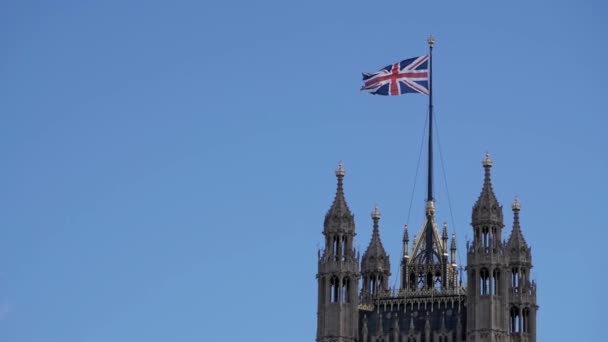 Top Victoria Tower Palace Westminster London United Kingdom Union Jack — стоковое видео