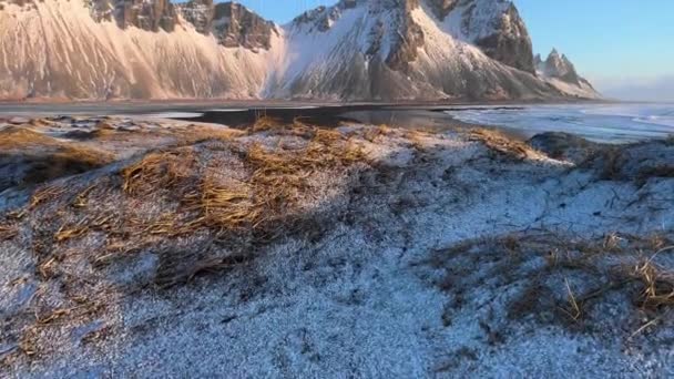 Vestrahorn Mountain Iceland Dolly Forward Wilderness Winter Landscape Snowy Coast — Video Stock