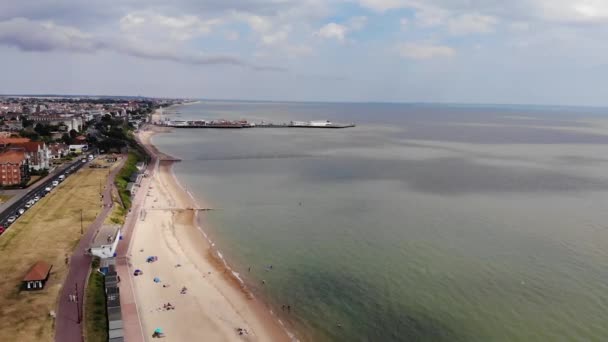 Drone Footage People Enjoying Clacton Sea Front Clacton Sea Essex — Stockvideo