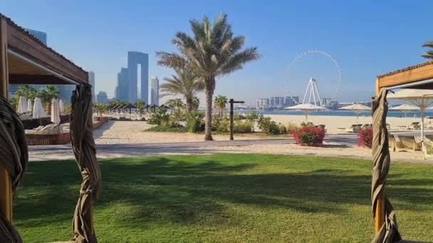 Jbr Beach Dubai Emirates Cabanas Luxury Beachfront Ferris Wheel Skyscrapers — Vídeo de Stock