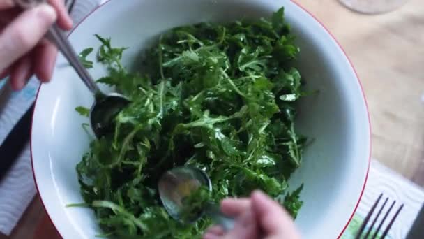 Man Mixing Rocket Salad — Stok video