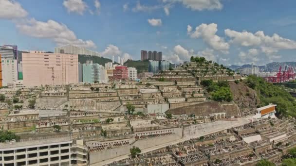 Low Angle Drone Aerial View Tsuen Wan Chinese Cemetery Hong — Vídeo de stock