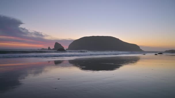 Tranquility Peaceful Atmosphere Beach Brookings Oregon Colorful Sunset Sky Clouds — Vídeo de Stock
