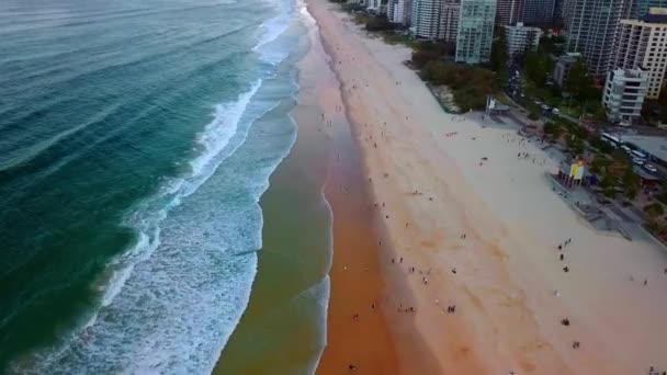 Tourists Sandy Shore Surfers Paradise Beach Gold Coast Queensland Australia — Stockvideo