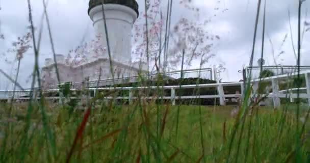 澳大利亚新南威尔士州拜伦湾拜伦角灯塔 低角度 — 图库视频影像