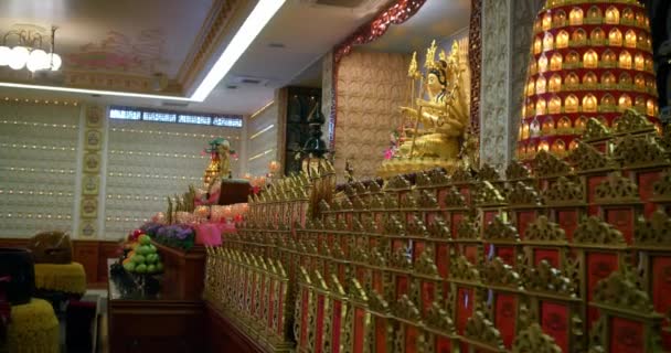 Golden Buddha Fruit Offerings Altar Bodhisattva Hall Chung Tian Temple — Stock videók