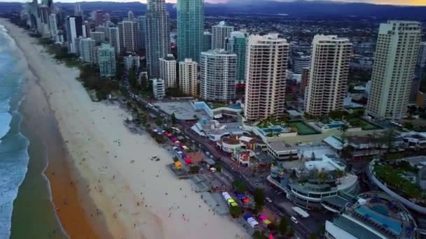 Aerial View Surfers Paradise Tourists Enjoying Holidays Gold Coast Australia — Vídeo de Stock