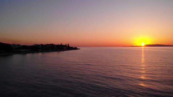 Golden Hour Horizon Illuminated Tranquil Ocean Ialysos Beach Rhodes Greece — Vídeos de Stock