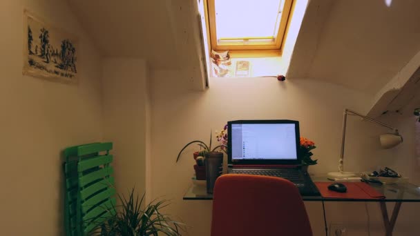 Home Based Workspace Desk Bright Attic Penthouse Video Cozy Appartment — Vídeos de Stock