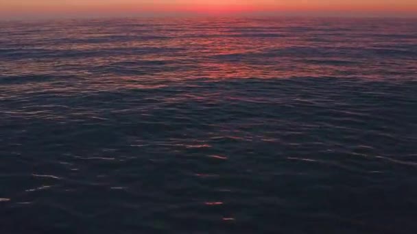 Drone Rise Tilt Waving Sea Surface Beautiful Sunset — ストック動画