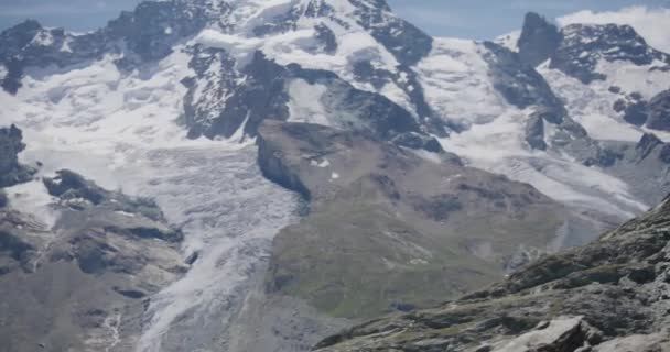 Panning View Rocky Landscape Matterhorn Mountain Range Zermatt Switzerland — Vídeo de Stock