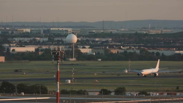 Shot Plane Air Malta Airbus A330 Unmarked Any Logo Taxiing — Vídeo de Stock
