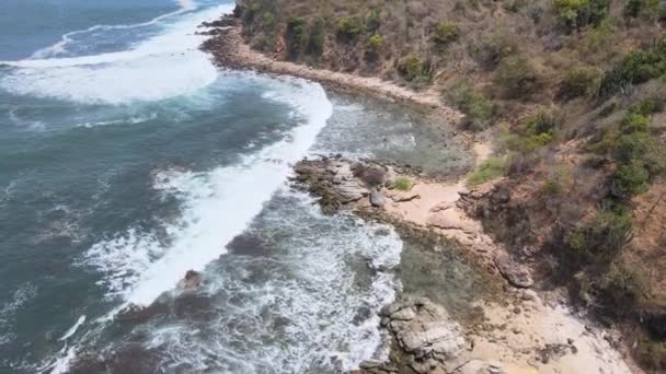 Дрони Літають Над Скелястим Островом Ікстапа Розташованим Штаті Герреро Мексика — стокове відео