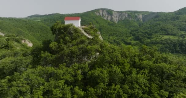 Simple Orthodox Tsveri Church Surrounded Green Forested Valley — Stockvideo