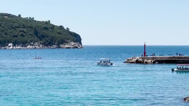 Speedboat People Leaving Old Town Port Dubrovnik Summer Dalmatia Croatia — Stockvideo