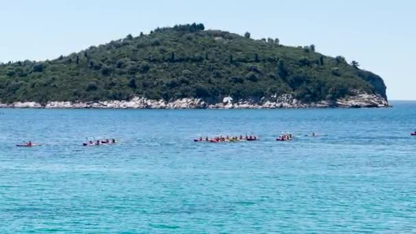 Long Shot Large Group Sea Kayakers Leader Dubrovnik Croatia — Stockvideo