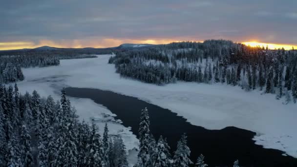 Beautiful Aerial View Orbiting Right Snowy Lapland Sweden Winter Lake — Stok video