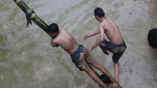 Central Java Indonesia June 2022 Panjat Pinang Greasy Pole River — Stock Video