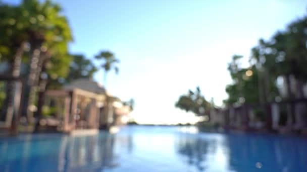 Blurred View Hotel Outroor Lounge Swimming Pool Tropical Palms Rest — Stok video