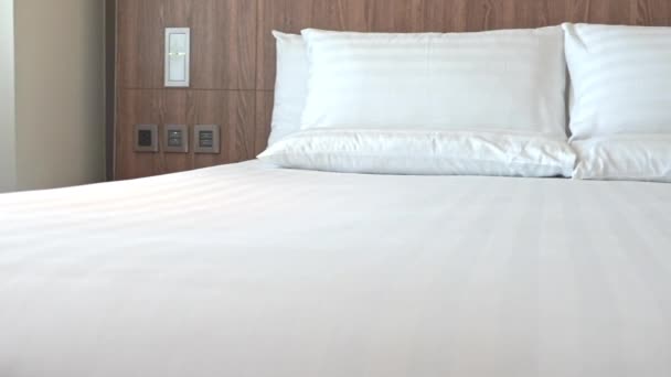 Hotel Room Bed Panning Shot — Stok video