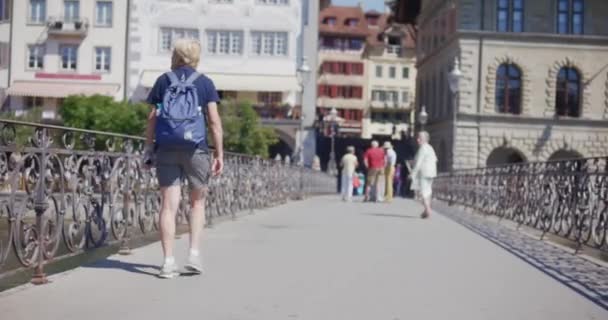 Older Women Walking Downtown Bridge Tourists Luzern Switzerland — Stockvideo