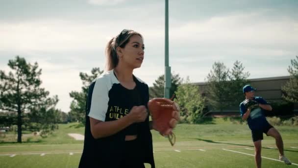Female Softball Player Warms Turf Field Practice While She Catches — Wideo stockowe