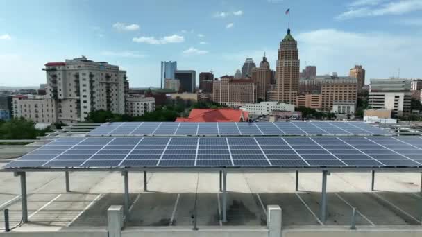 Solar Panel Array Urban American City Skyline Distance Aerial Truck — Αρχείο Βίντεο