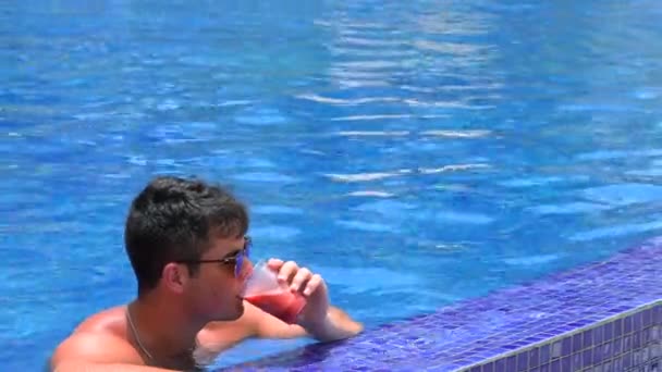 Young Adult Male Resort Pool Sips Strawberry Daquiri Drink Looks — 비디오