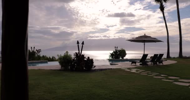 Vacation Resort Pool Hyperlapse Sunset Clouds Lanai Island — Vídeo de Stock