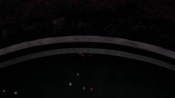 Drone Hawaiian Woman Infinity Pool Tilts Beautiful Sunset — Stock Video