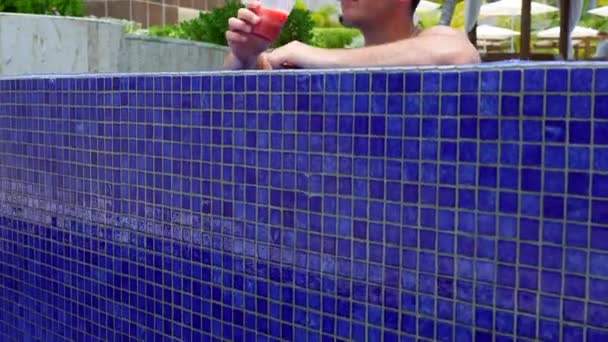 Young Adult Male Swims Relaxes Luxury All Inclusive Resort Pool — Stok video