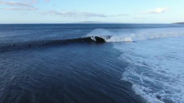 Surfer Gets Closed Out Big Hawaiian Wave Record Swell Maui – Stock-video