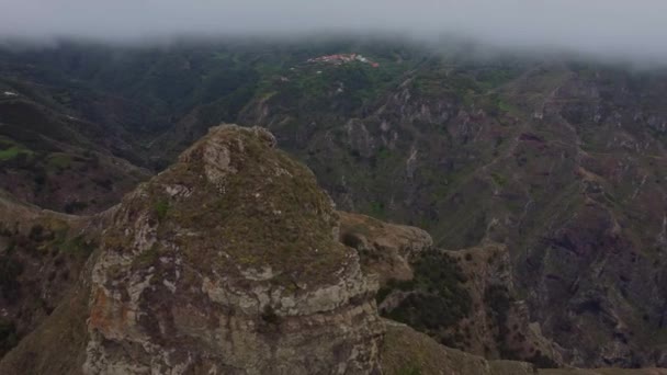 Rocky Peak Roque Taborno Misty Day Santa Cruz Tenerife Spain — Vídeo de Stock