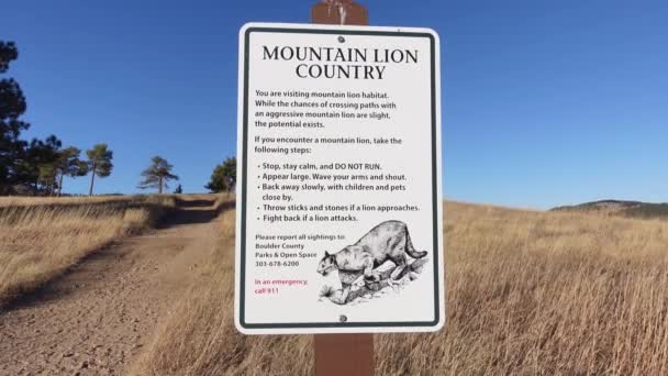 Mountain Lion Warning Sign Hiking Trail — Stockvideo