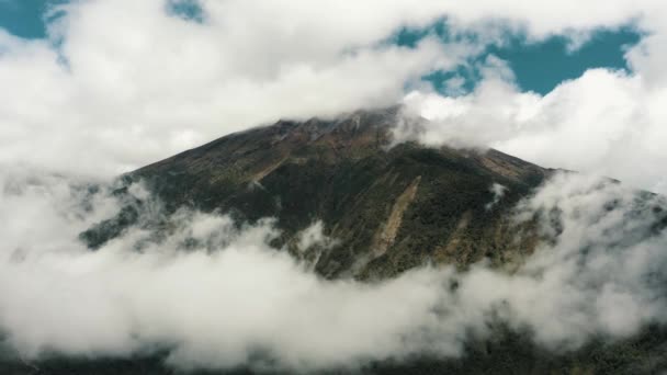 Beautiful White Clouds Enveloping Tungurahua Volcano Baos Agua Santa Ecuador — 비디오