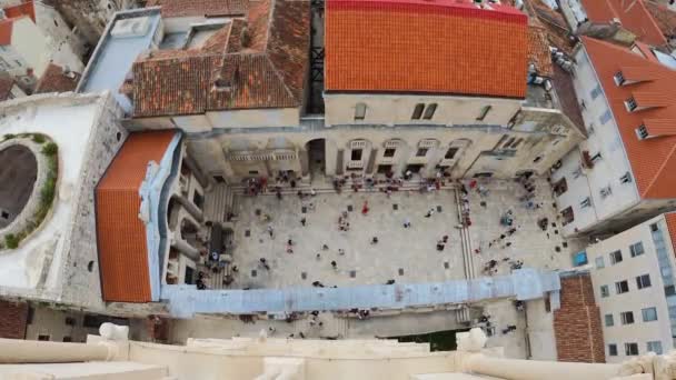 Topdown View Tourists Famous Medieval Peristil Square Diocletian Palace Spilt — 비디오