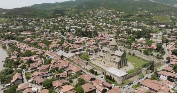 Flying Svetitskhoveli Cathedral Historic Town Mtskheta Georgia Aerial Drone Shot — Vídeo de Stock