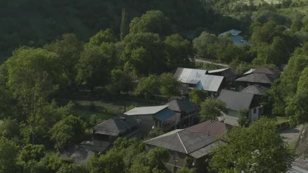 Idyllic Township Surami Daba Shida Kartli Region Georgia Aerial Pullback — ストック動画