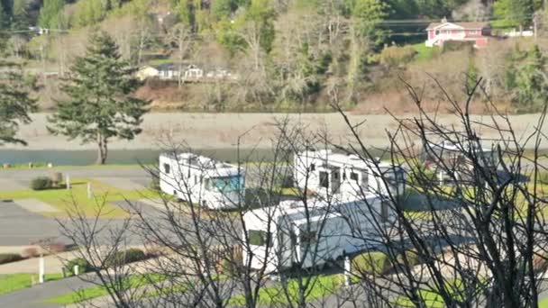 Panning Shot Motorhomes Chetco River Brookings Oregon Focus Branches Foreground — Wideo stockowe
