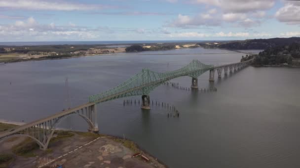 Aerial View Coos Bay North Bend Bridge Famous Highway 101 — Stok video