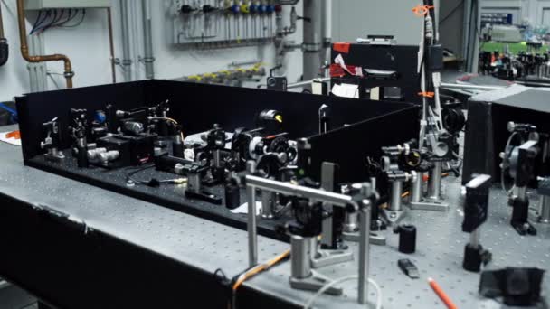 Horizontal Pan Optical Table Different Laser Mirror Elements Precise Scientific — Vídeos de Stock