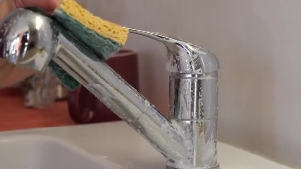 Cleaning Kitchen Sink Yellow Sponge — Vídeo de Stock