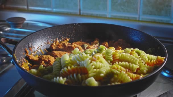 Mixing Cooked Rotini Pasta Cheese Mayonnaise Sauce Chicken Breast Pan — Vídeos de Stock