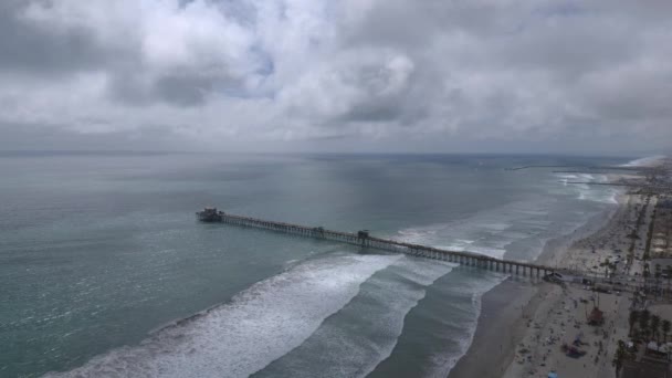 Epic Clouds Waves Overcast Day Oceanside Pier Pacific Coastline Aerial — стоковое видео