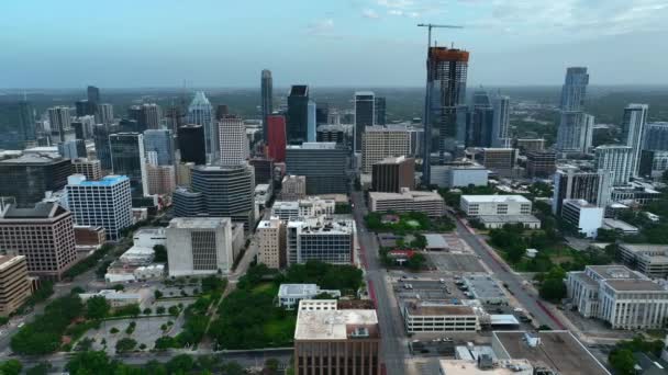 Truck Shot Austin Texas Skyline Skyscrapers Cloudy Sky Metropolitan Setting — Stock videók