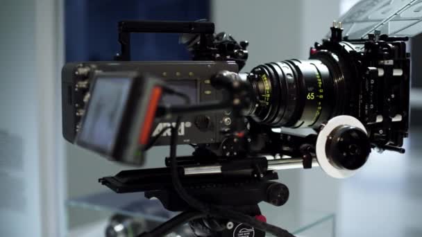 Pan Fully Rigged Arri Alexa Cinema Camera Propped Tripod — Stockvideo