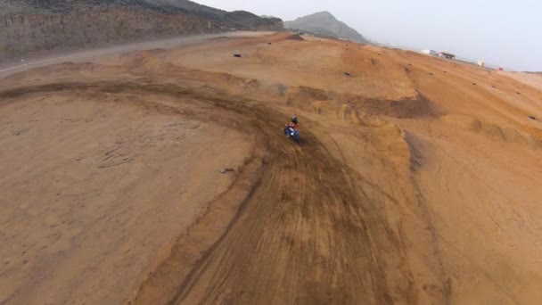 Aerial Shot Kid Training Motocross Muddy Track Desert Landscape Saudi — Stockvideo
